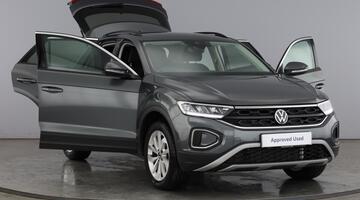 2025 Volkswagen TSI Match DSG Euro 6 5-door (Grey) - Image: 9