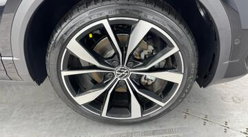 2025 Volkswagen TSI R-Line DSG Euro 6 5-door (Black) - Image: 5