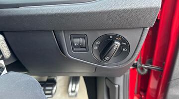 2025 Volkswagen 1.0 TSI R-Line DSG Euro 6 5-door (Red) - Image: 33