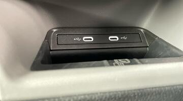 2024 Volkswagen Pro 79kWh Commerce Auto 5-door (Black) - Image: 7