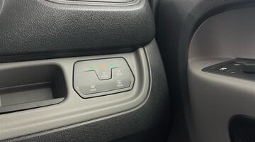 2024 Volkswagen Pro 77kWh Commerce Plus Auto 5-door (Silver) - Image: 24