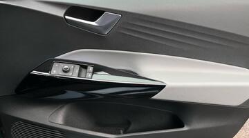 2020 Volkswagen Pro Performance 58kWh Family Auto 5-door (Blue) - Image: 22