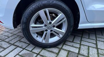 2017 Volkswagen TSI BlueMotion Tech Match Euro 6 5-door (White) - Image: 39