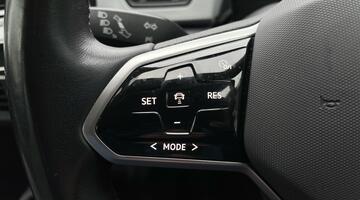 2020 Volkswagen Pro Performance 58kWh Family Auto 5-door (Blue) - Image: 20