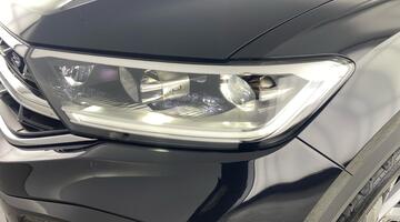 2025 Volkswagen TSI R-Line DSG 2WD Euro 6 2-door (Black) - Image: 40