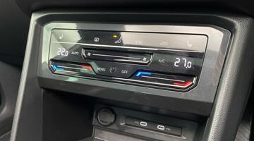 2022 Volkswagen 2.0 TSI R DSG 4Motion Euro 6 5-door (White) - Image: 17