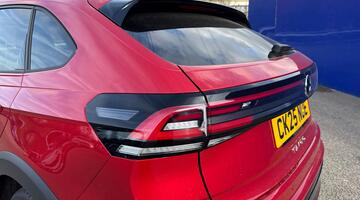 2025 Volkswagen 1.0 TSI R-Line DSG Euro 6 5-door (Red) - Image: 19