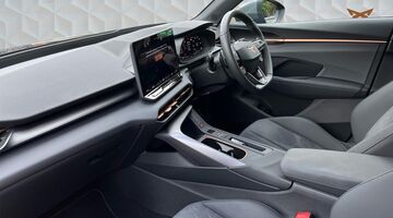 2025 CUPRA EHybrid 25.8kWh V2 DSG Euro 6 5-door (Blue) - Image: 2