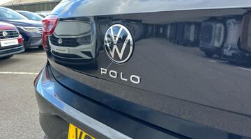 2025 Volkswagen 1.0 EVO Life Euro 6 5-door (Black) - Image: 24