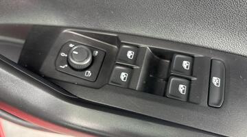 2022 Volkswagen 1.0 TSI Life DSG Euro 6 5-door (Red) - Image: 19