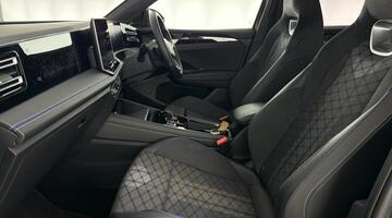 2025 Volkswagen 2.0 TDI R-Line DSG Euro 6 5-door (Grey) - Image: 39