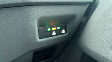 2025 Volkswagen 2.0 TDI CR30 Commerce FWD MWB High Roof Euro 6 5-door (White) - Image: 16