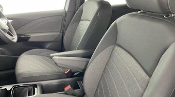 2025 Volkswagen Pro 59kWh Auto 5-door (Silver) - Image: 36