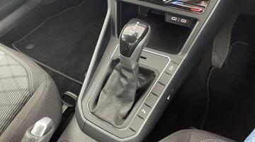 2024 Volkswagen 1.0 TSI R-Line DSG Euro 6 5-door (Black) - Image: 7