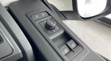 2019 Volkswagen 2.0 TDI T30 BlueMotion Tech Trendline Kombi FWD SWB Euro 6 5-door (White) - Image: 19