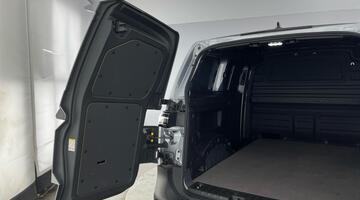 2024 Volkswagen Pro 77kWh Commerce Plus Auto 5-door (Silver) - Image: 17