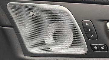 2025 Volvo 2.0h T8 18.8kWh Ultra Bright Auto Euro 6 5-door (Black) - Image: 27