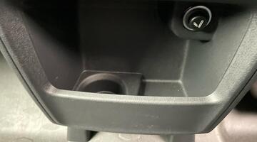 2025 Volkswagen Pro 79kWh Commerce Auto 5-door (Silver) - Image: 12