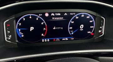 2025 Volkswagen TSI R-Line DSG Euro 6 5-door (Black) - Image: 24