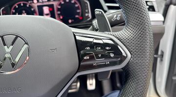 2025 Volkswagen 2.0 TSI R Fastback DSG 4Motion Euro 6 5-door (White) - Image: 32