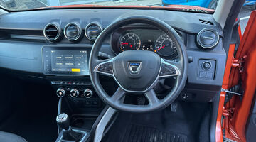 2022 Dacia TCe Prestige Euro 6 5-door (Orange) - Image: 21