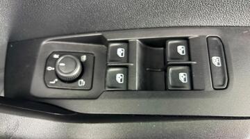 2023 Volkswagen 1.0 TSI Black Edition Euro 6 5-door (White) - Image: 19