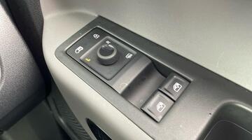 2025 Volkswagen Pro 79kWh Commerce Auto 5-door (Silver) - Image: 19