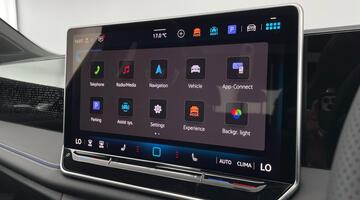 2025 Volkswagen ETSI MHEV R-Line DSG Euro 6 5-door (Black) - Image: 18