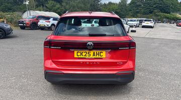 2025 Volkswagen ETSI MHEV Life DSG Euro 6 5-door (Red) - Image: 9