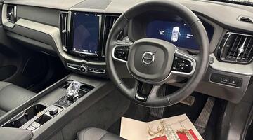 2025 Volvo 2.0h T6 18.8kWh Plus Black Edition Auto Euro 6 5-door (Black) - Image: 9