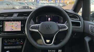 2025 Volkswagen TSI EVO R-Line DSG Euro 6 5-door (Grey) - Image: 11