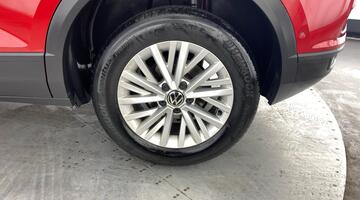 2023 Volkswagen TSI Life Euro 6 5-door (Red) - Image: 29