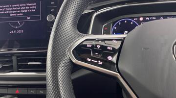 2023 Volkswagen TSI R-Line DSG Euro 6 5-door (Red) - Image: 24