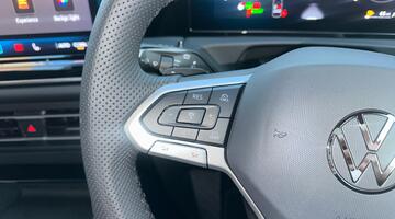 2025 Volkswagen ETSI MHEV R-Line DSG Euro 6 5-door (Blue) - Image: 40