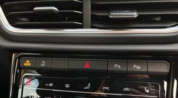 2025 Volkswagen TSI R-Line DSG 2WD Euro 6 2-door (Black) - Image: 46