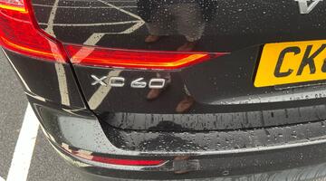 2017 Volvo 2.0 D4 Momentum Auto Euro 6 5-door (Black) - Image: 25