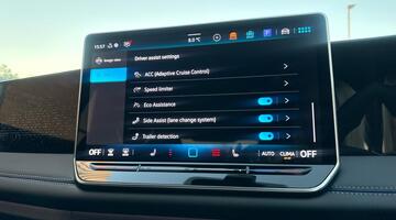 2025 Volkswagen ETSI MHEV R-Line DSG Euro 6 5-door (Blue) - Image: 49