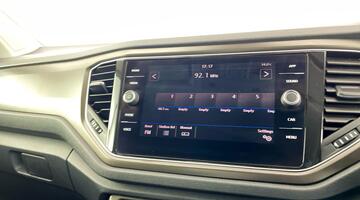 2018 Volkswagen 1.0 TSI Design Euro 6 5-door (Red) - Image: 14