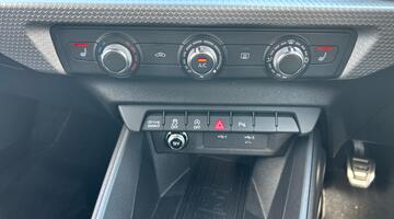 2025 Audi 1.0 TFSI 30 S line Sportback Euro 6 5-door (Green) - Image: 29