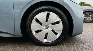 2020 Volkswagen Pro Performance 58kWh Family Auto 5-door (Blue) - Image: 5