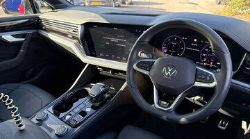 2025 Volkswagen 3.0 TDI V6 Black Edition Tiptronic 4Motion Euro 6 5-door (Red) - Image: 9