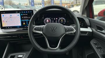 2025 Volkswagen ETSI MHEV Match DSG Euro 6 5-door (Red) - Image: 11