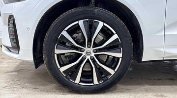 2025 Volvo 2.0 B5 MHEV Plus Auto Euro 6 5-door (White) - Image: 19