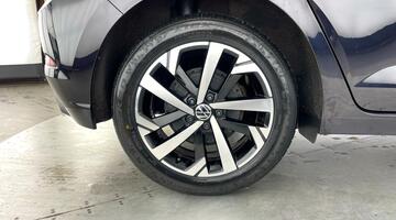 2022 Volkswagen 1.0 TSI Life Euro 6 5-door (Black) - Image: 26