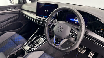 2025 Volkswagen 2.0 TSI R DSG 4Motion Euro 6 5-door (Black) - Image: 6