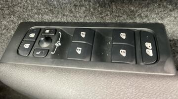 2025 Volvo 2.0 B3 MHEV Ultra Bright DCT Auto Euro 6 5-door (Blue) - Image: 24