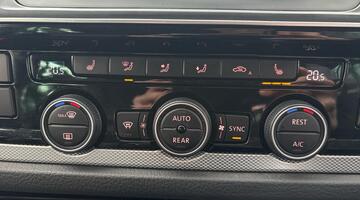 2016 Volkswagen 2.0 BiTDI BlueMotion Tech Executive 4Motion Euro 6 5-door (Silver) - Image: 39