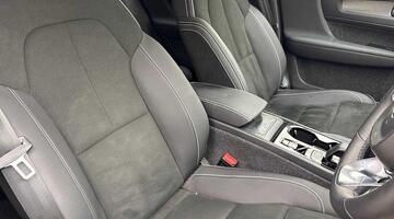 2024 Volvo 2.0 B3 MHEV Plus DCT Auto Euro 6 5-door (Blue) - Image: 28