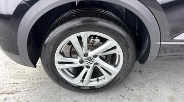 2025 Volkswagen 2.0 TDI R-Line DSG Euro 6 5-door (Black) - Image: 17