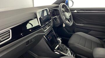 2025 Volkswagen TSI R-Line DSG 2WD Euro 6 2-door (Blue) - Image: 2